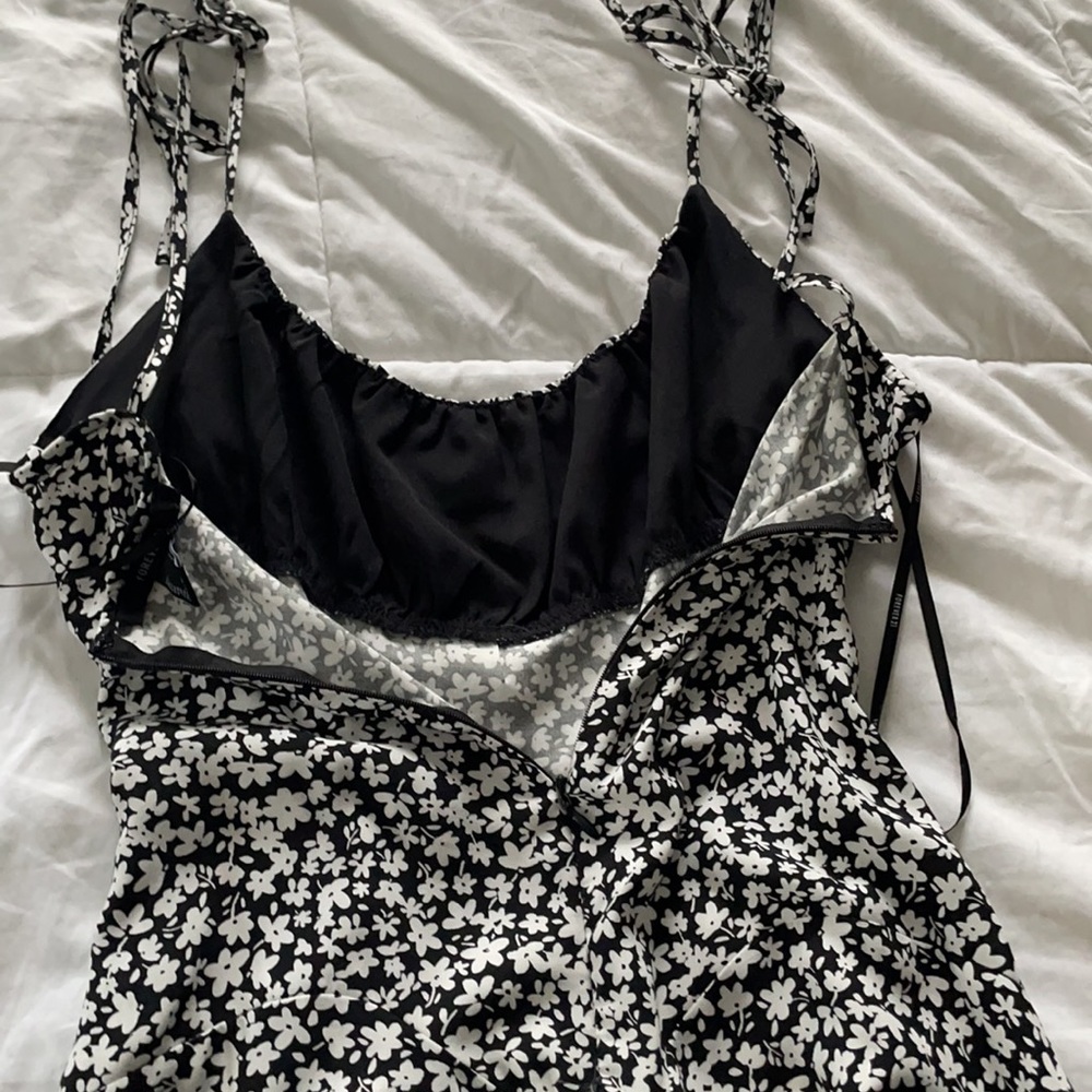 Floral Romper - Picture 4 of 6